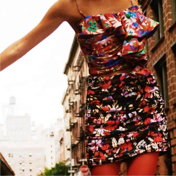 NWT Zara High Waisted Mini Skirt Black & Red Floral Print Ruffles in size Small - Picture 3 of 10